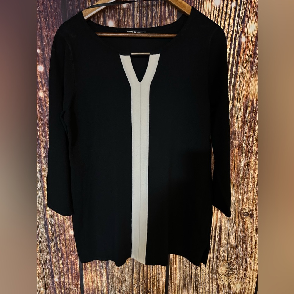 P-004 womens L/XL Cable & Gauge sweater black & white
